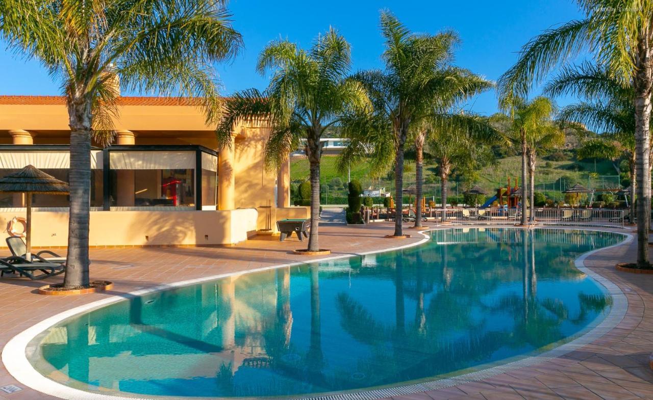 Luzbay Pool Apartments エクステリア 写真