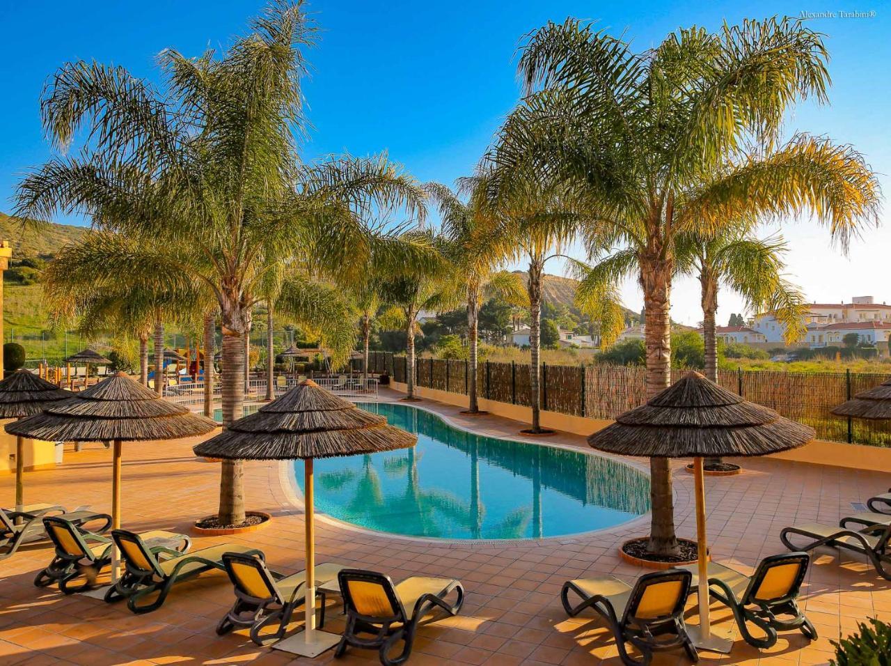 Luzbay Pool Apartments エクステリア 写真