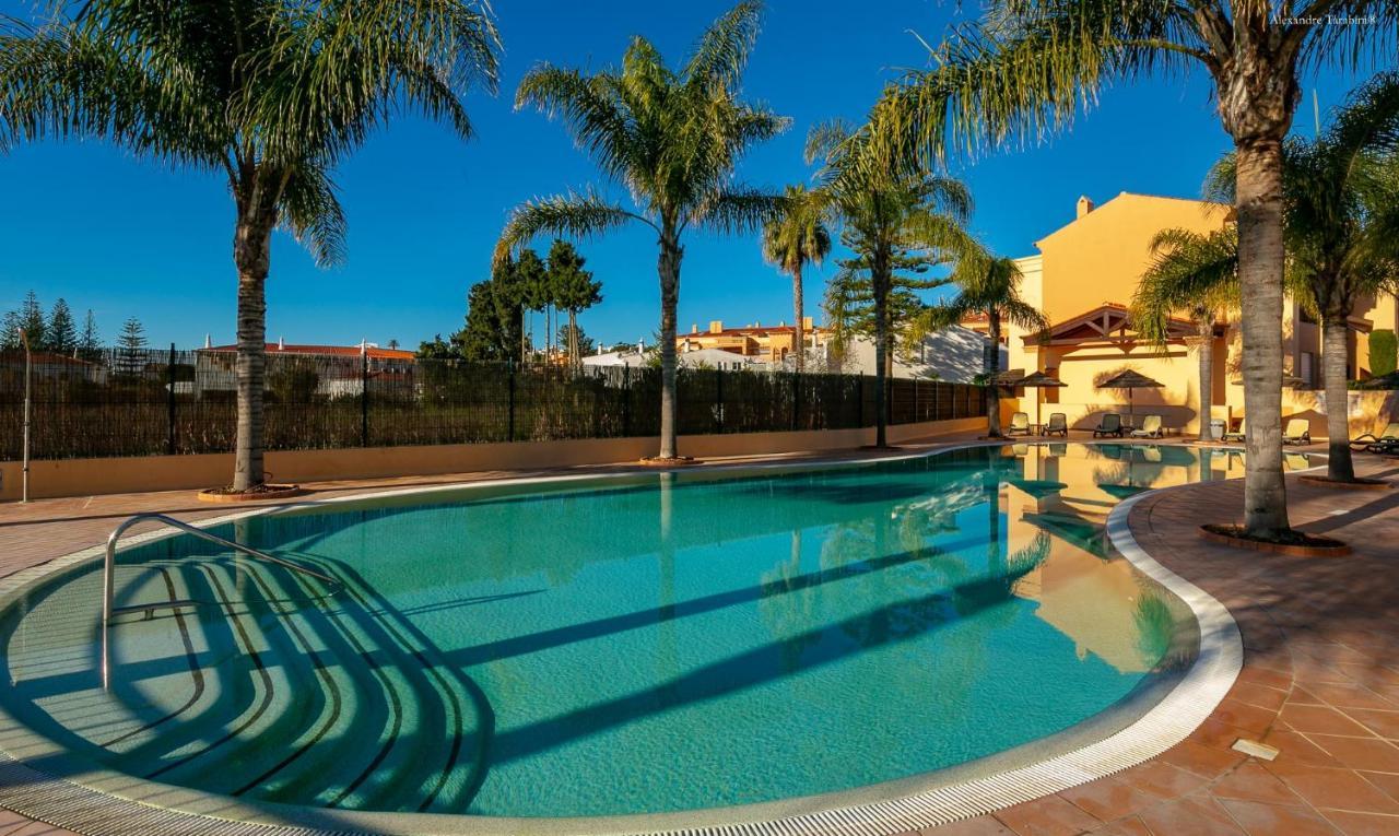 Luzbay Pool Apartments エクステリア 写真